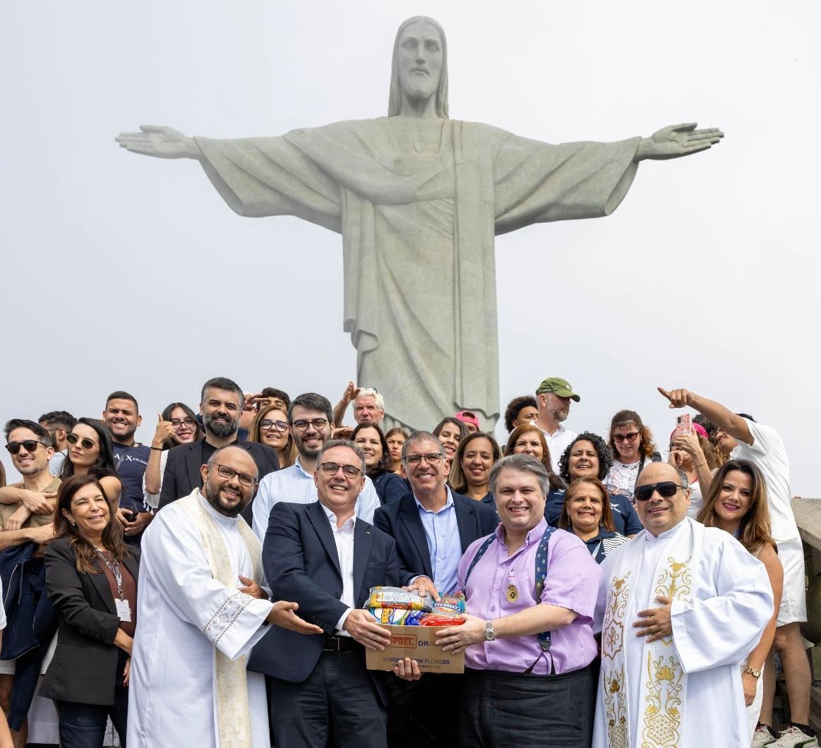 63 anos de valorização profissional: Creci-RJ homenageia corretores de imóveis com iluminação especial do Cristo Redentor