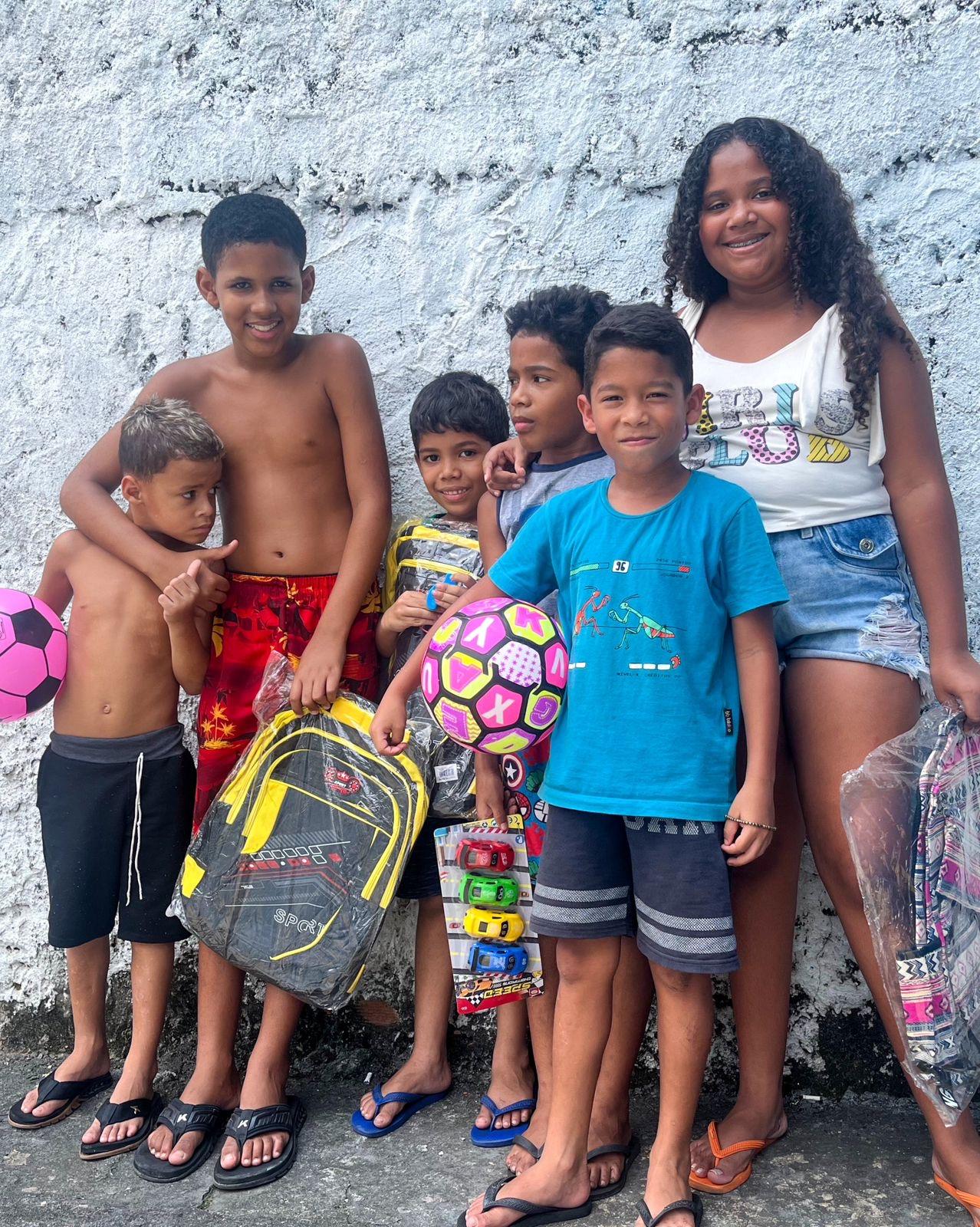 Campanha social “Volta às Aulas Solidária” entrega mochilas para estudantes da Zona Norte do Rio de Janeiro