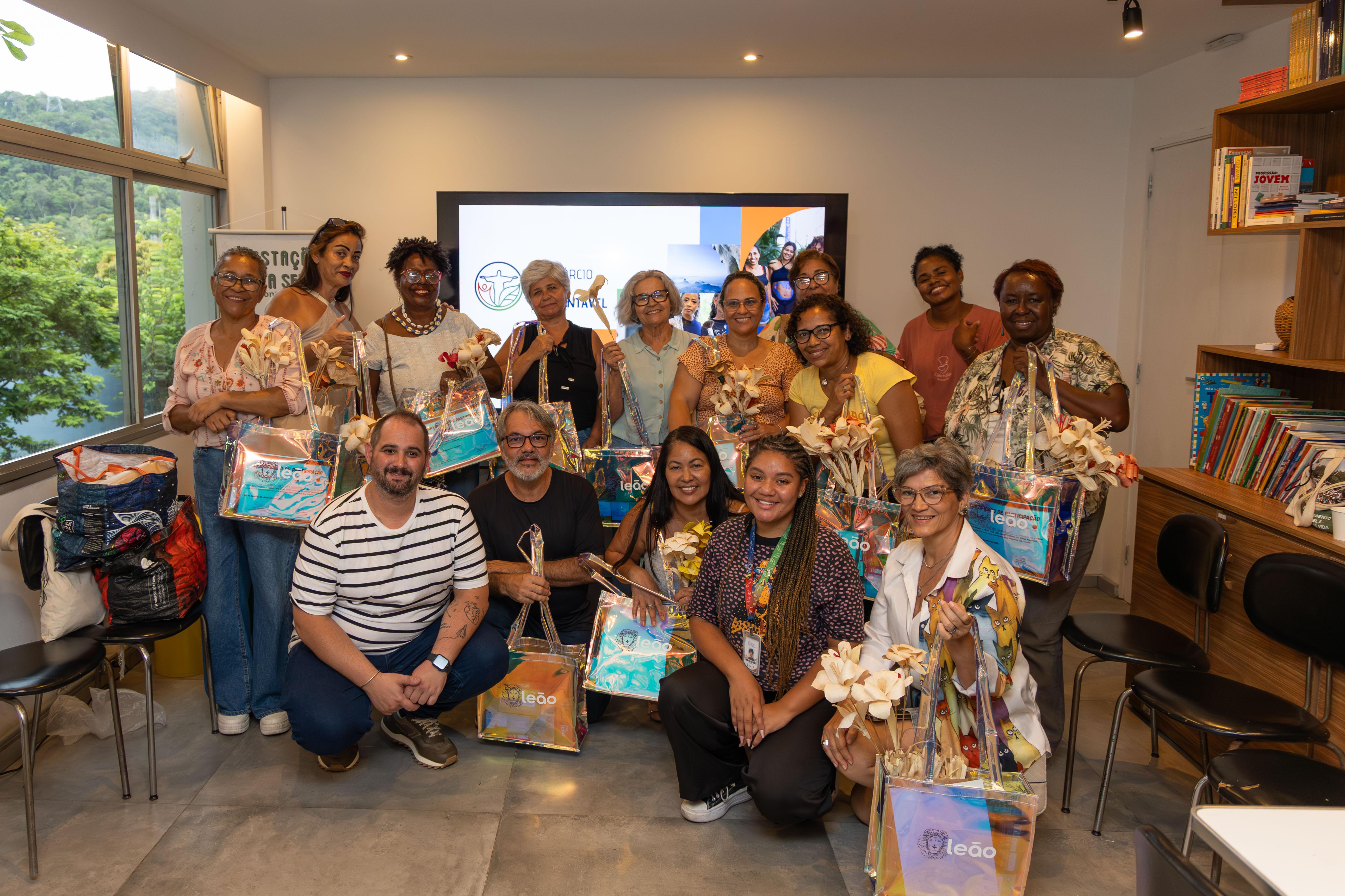 Consórcio Cristo Sustentável inicia oficina “Simples e Divino – Fibra que Vira Arte” na Obra Social Leste Um - O Sol e amplia legado social da participação brasileira no Vaticano