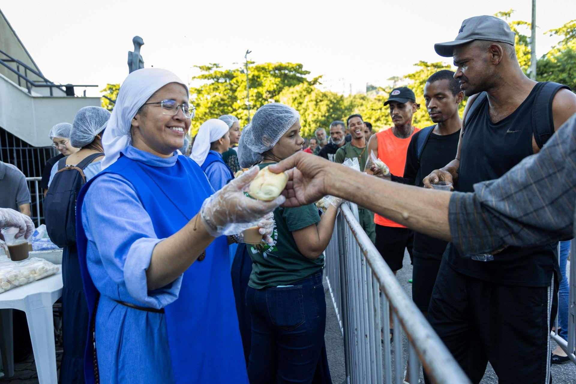 Consórcio Cristo Sustentável, junto à Arquidiocese do Rio, realiza Almoço de Páscoa na Catedral Metropolitana para pessoas em situação de vulnerabilidade social