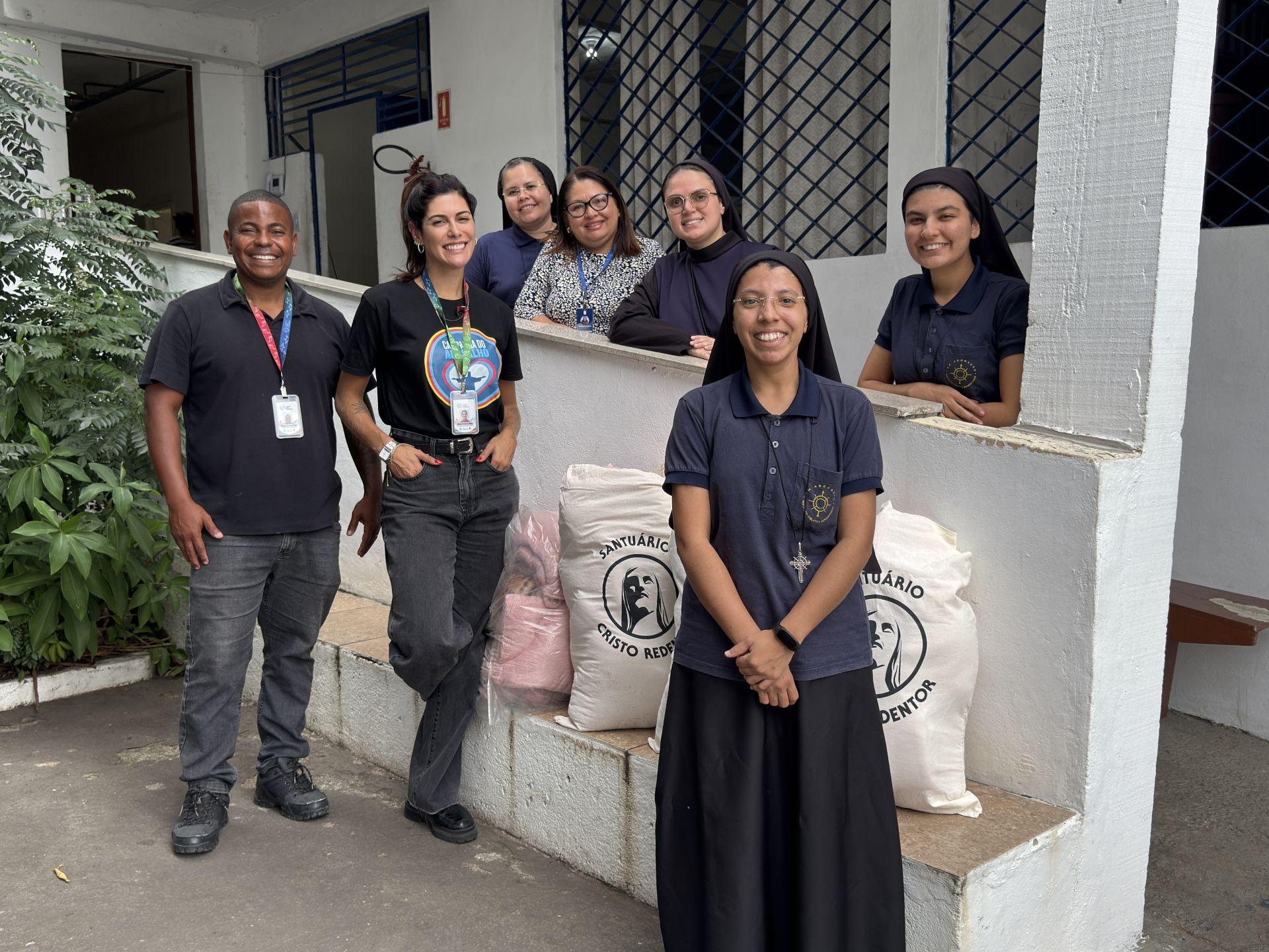 Consórcio Cristo Sustentável leva agasalhos e cobertores a idosas atendidas pela AMAPES, na Campanha do Agasalho 2026