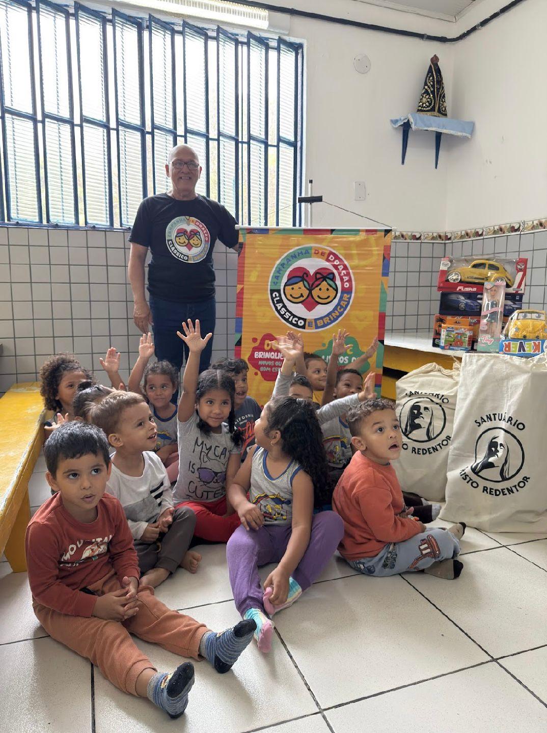 Consórcio Cristo Sustentável realiza doações de brinquedos e livros infantis, arrecadados pela campanha social “Clássico é Brincar”, para crianças de Guaratiba