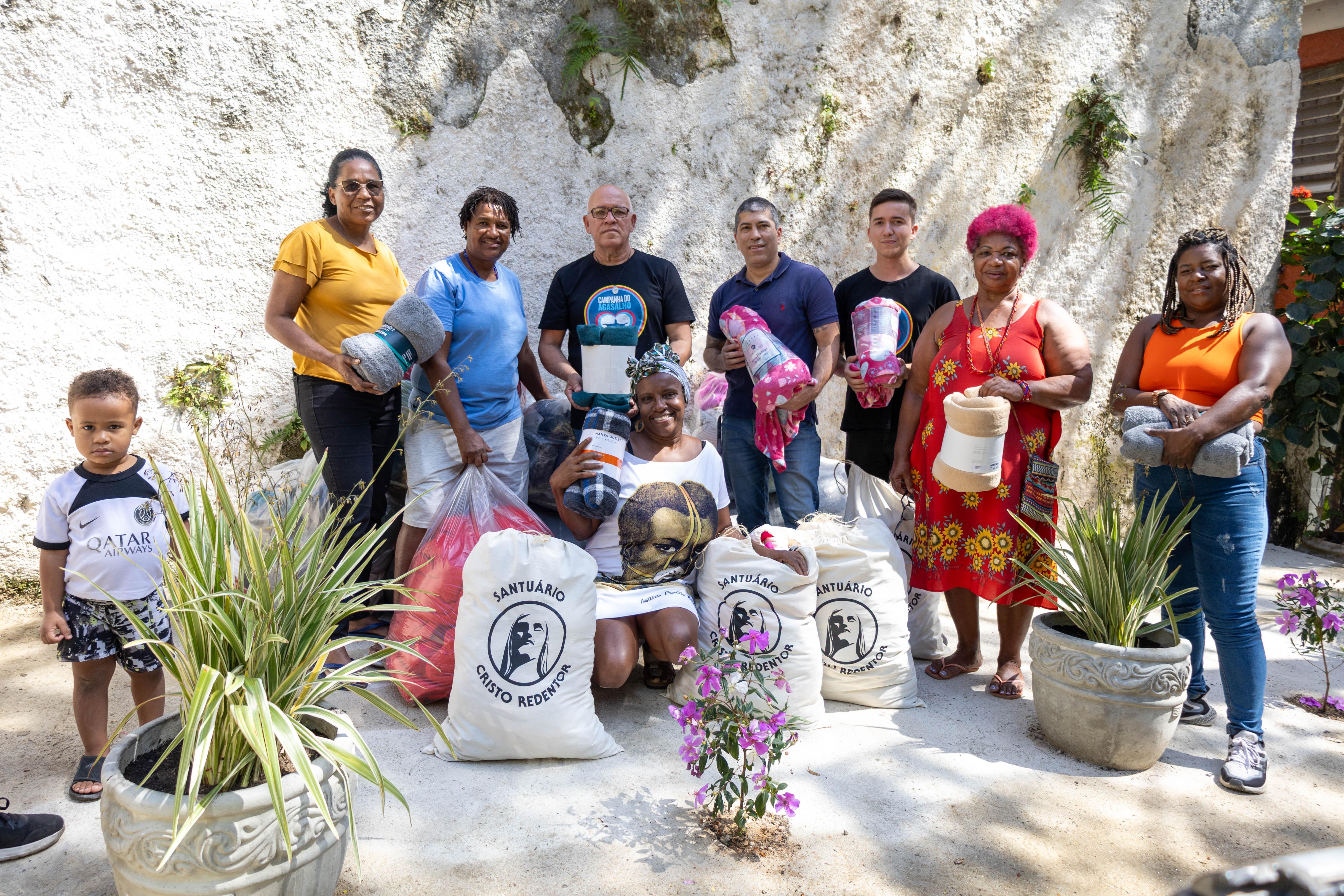 Consórcio Cristo Sustentável realiza entrega da Campanha do Agasalho 2025 em Niterói