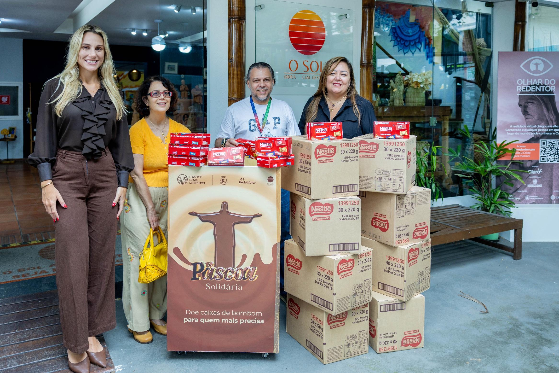 Consórcio Cristo Sustentável recebe doação de 250 caixas de bombons da ADPERJ para a campanha social “Páscoa Solidária 2026”