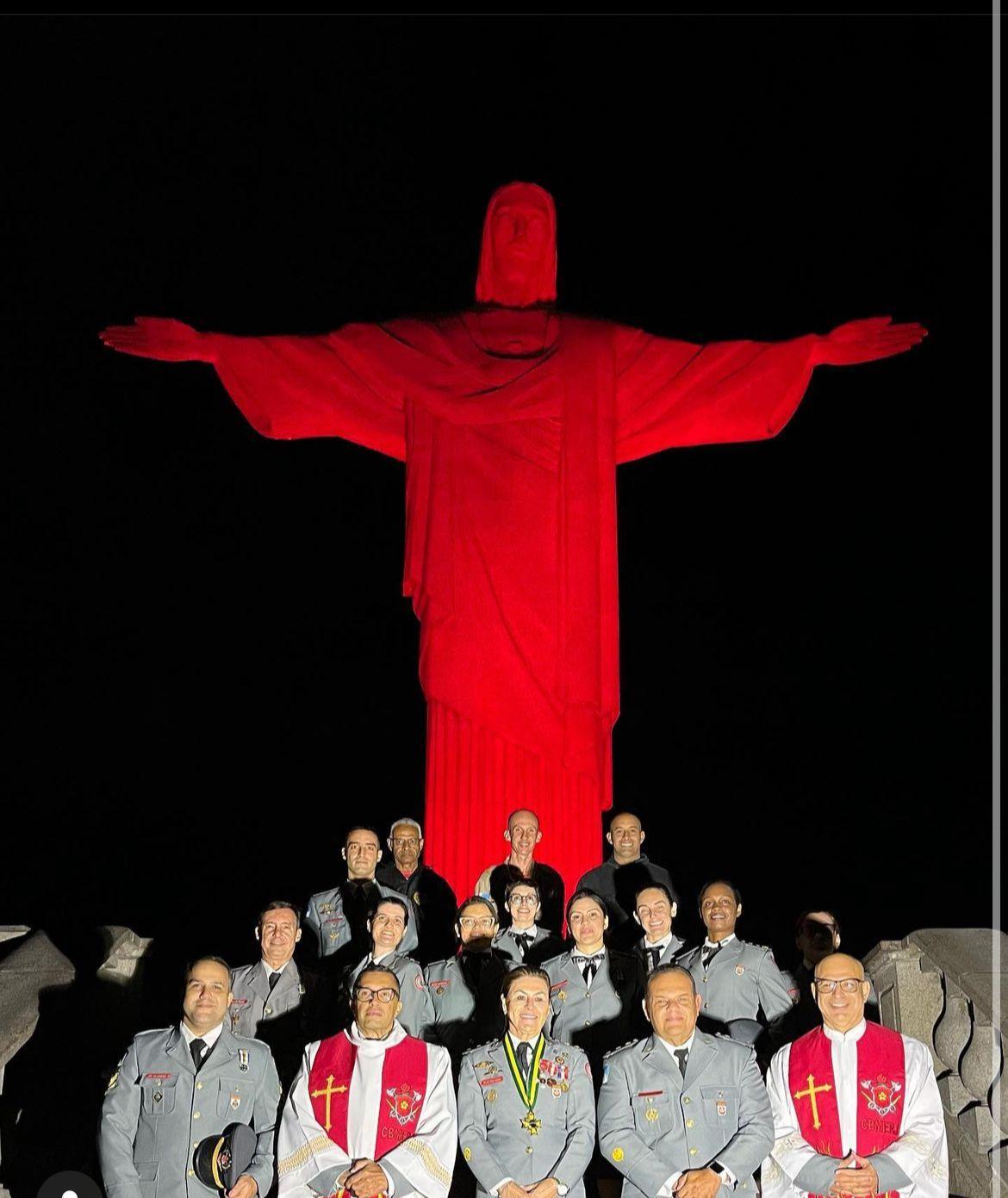Corpo de Bombeiros do Rio comemora 167 anos com missa, iluminação do monumento ao Cristo Redentor e festa no Quartel Central