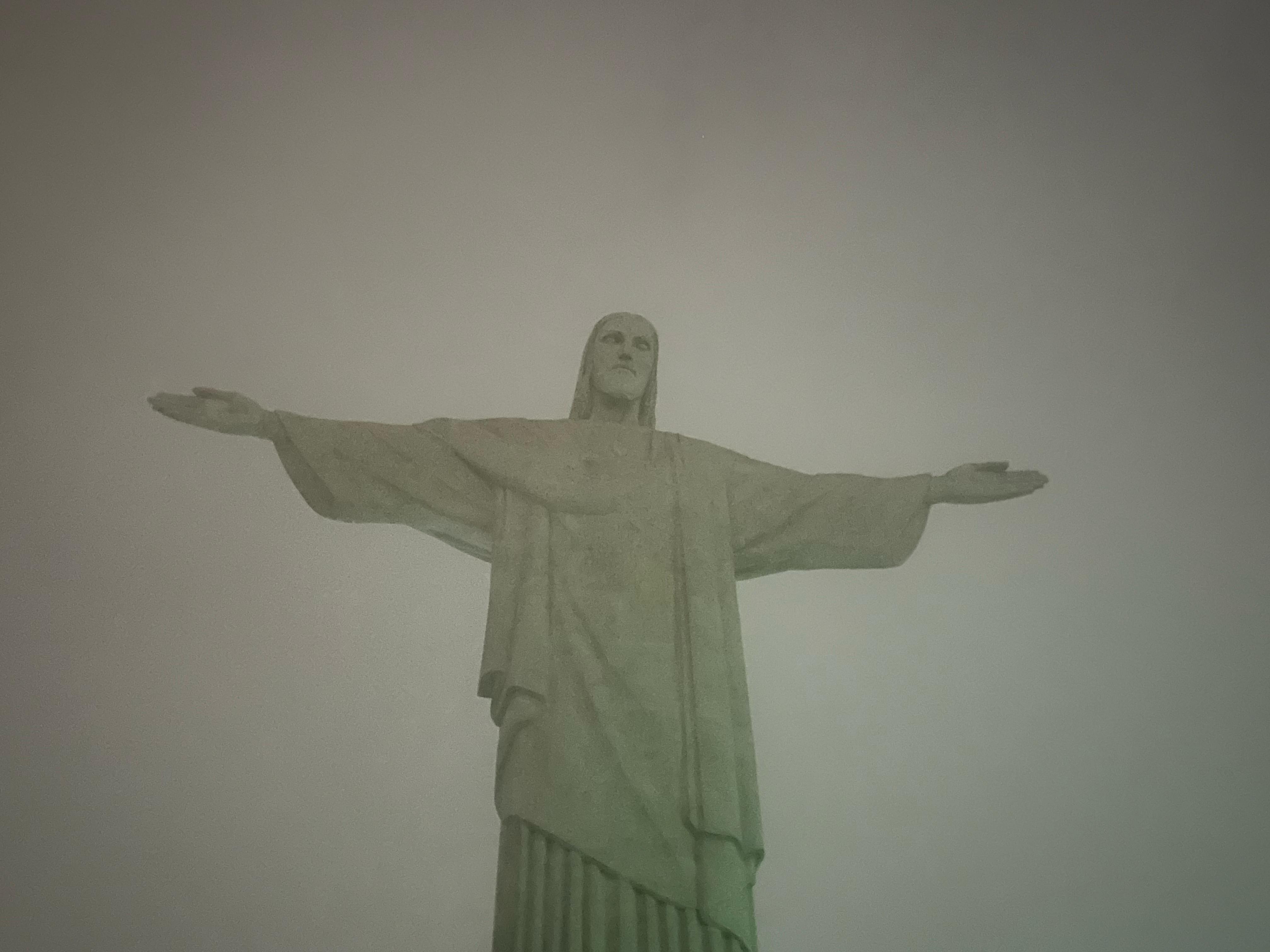 Cristo Redentor apaga as luzes em apoio à Hora do Planeta 2025