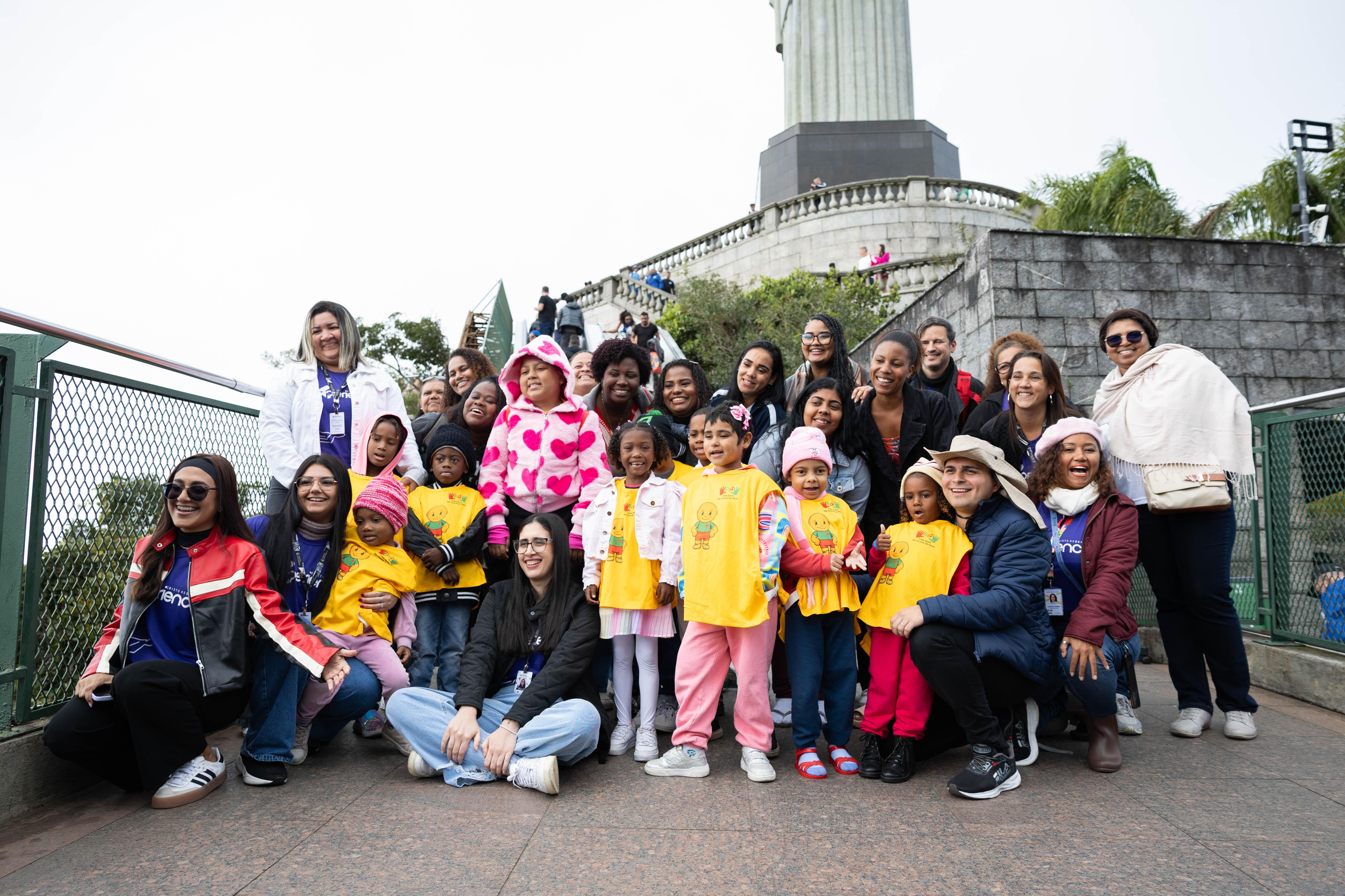 Cristo Redentor Experience leva crianças e adolescentes em tratamento oncológico para vivência cultural e histórica no Santuário Cristo Redentor
