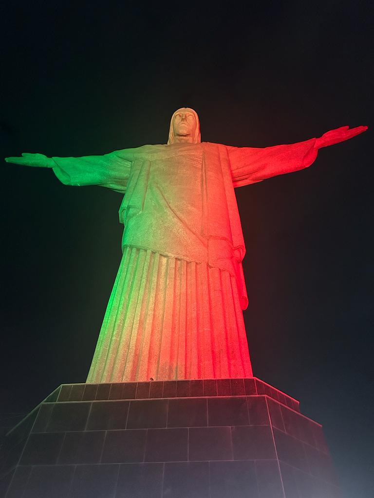 Cristo Redentor iluminou-se com as cores de Portugal para celebrar o Conexão Tap