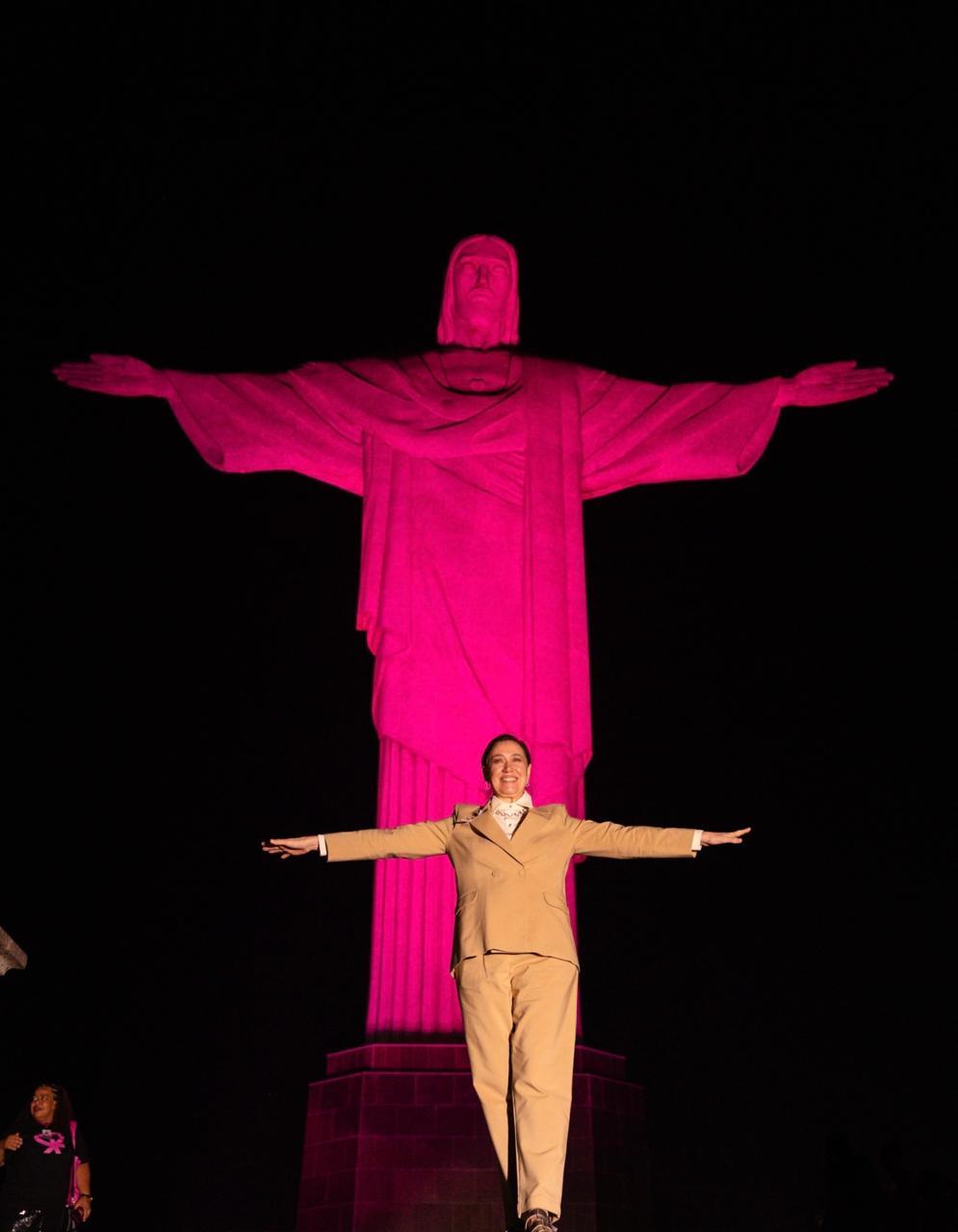 Cristo Redentor recebe tradicional iluminação em rosa pela Conscientização sobre o Câncer de Mama