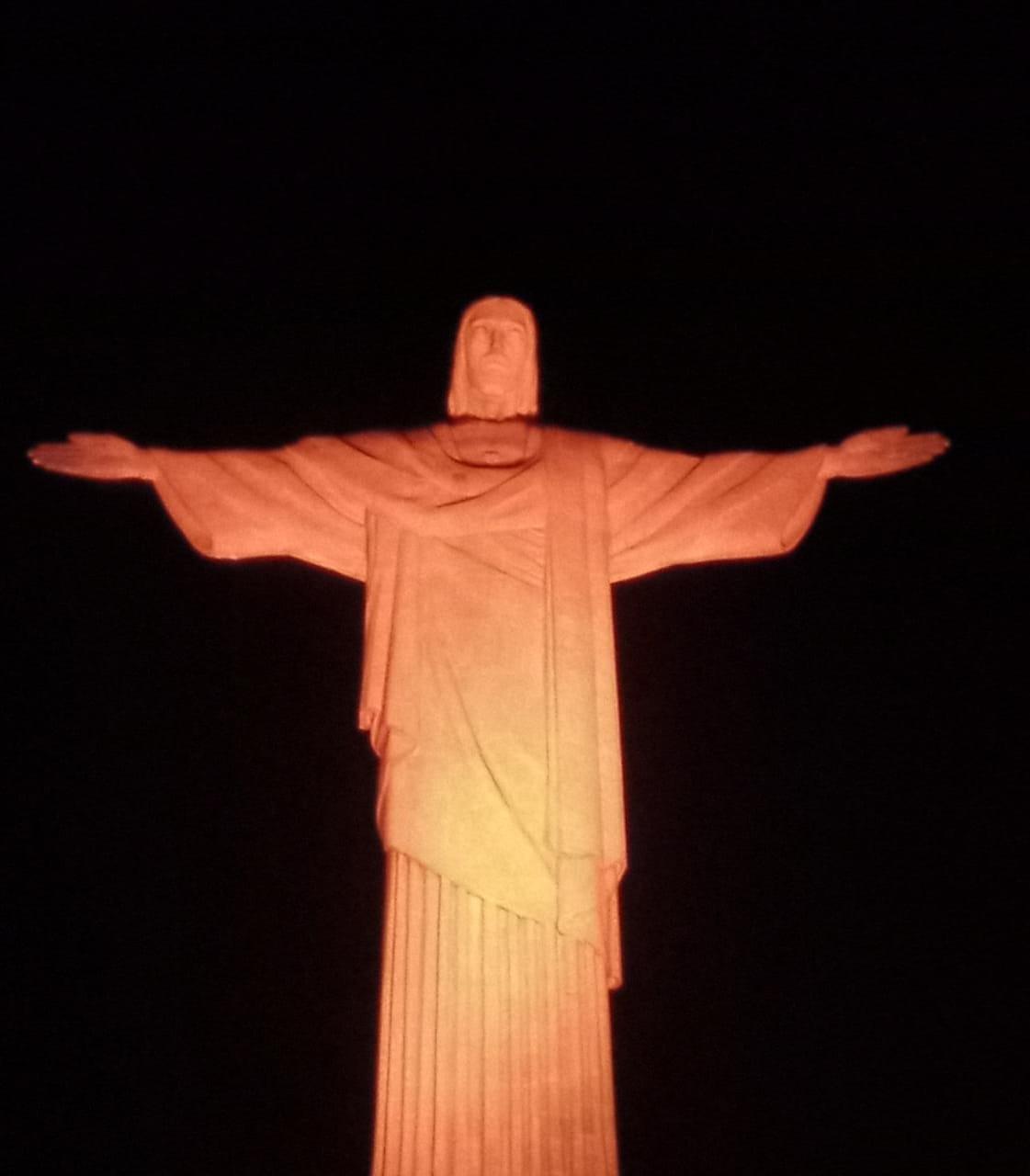 Cristo Redentor será iluminado na cor laranja pelo Dia Nacional de Combate ao Abuso e à Exploração Sexual de Crianças e Adolescentes, nesta quinta-feira