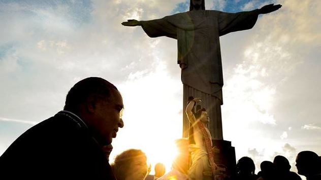 Fotos de Dom Orani no Santuário Cristo Redentor compõem a mostra “Que todos sejam Um”