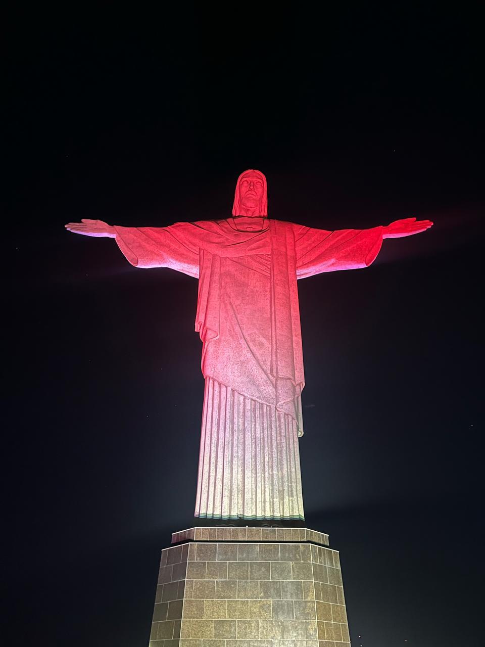 Iluminação do Cristo Redentor pelo Dia Nacional da Geórgia