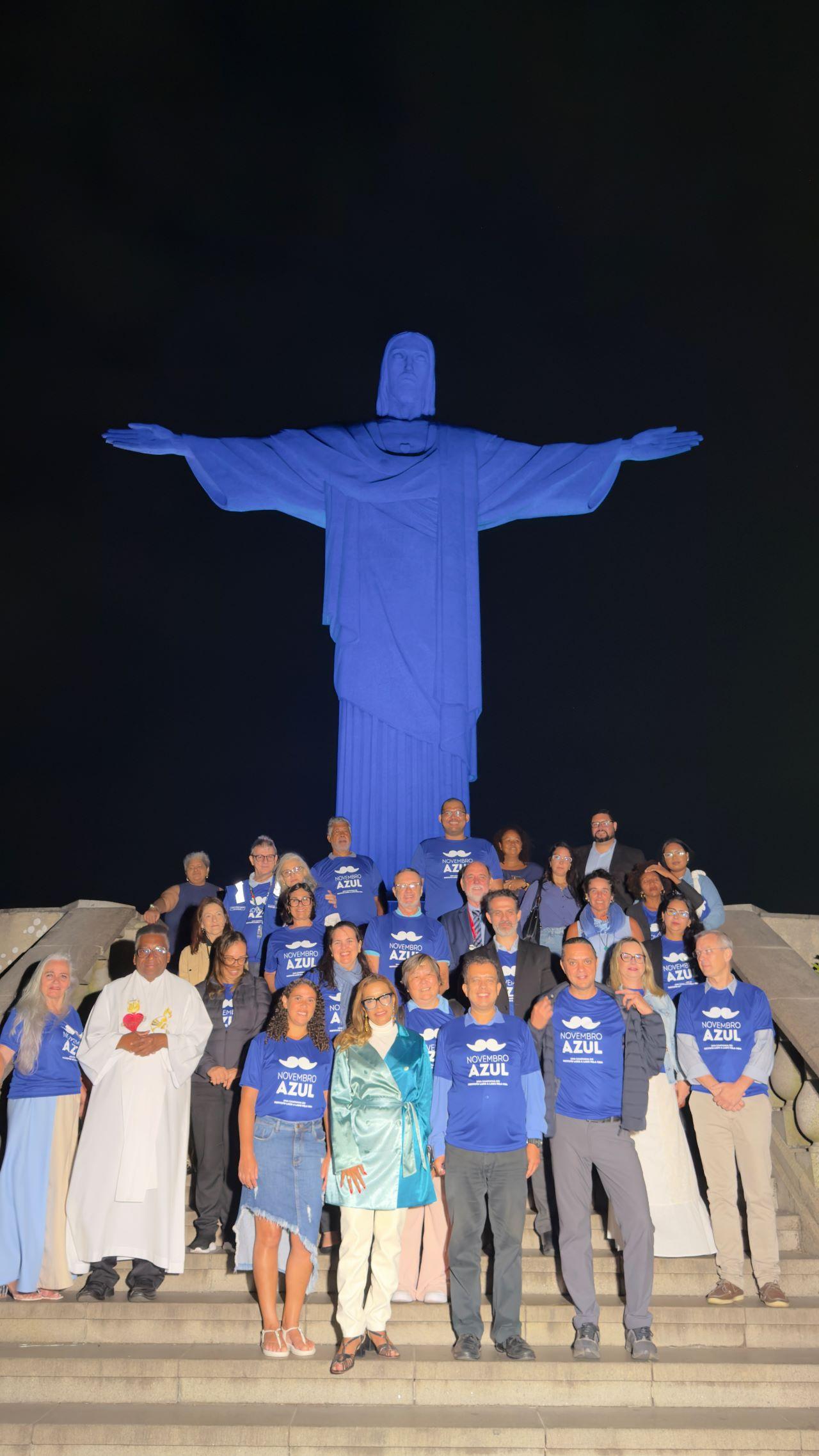 Instituto Lado a Lado pela Vida ilumina o Cristo Redentor para celebrar o Dia Mundial de Combate ao Câncer de Próstata