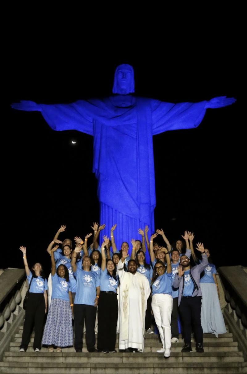 Instituto Lado a Lado pela Vida ilumina o Cristo Redentor para alertar contra o câncer de próstata