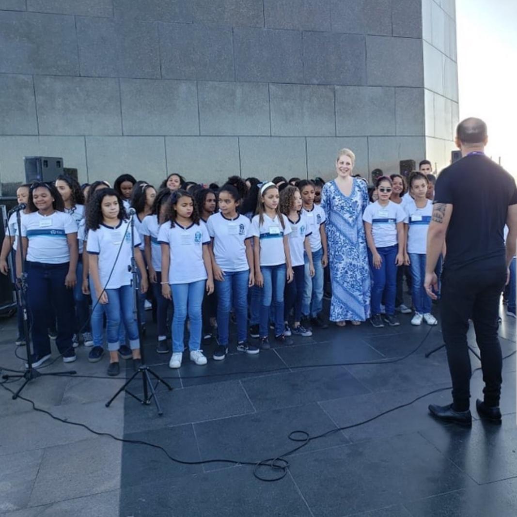 Música lírica leva estudantes a pontos turísticos do Rio de Janeiro