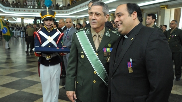 Reitor do Santuário Cristo Redentor recebe Medalha do Pacificador