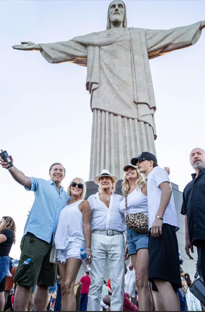 Rod Stewart visita o Santuário Cristo Redentor em parceria com Paineiras Corcovado