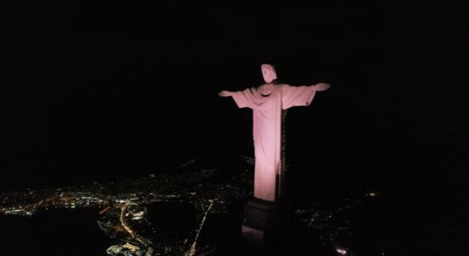 Santuário Cristo Redentor e Universal Music Brasil promovem iluminação rosa em ação solidária com fãs de Justin Bieber