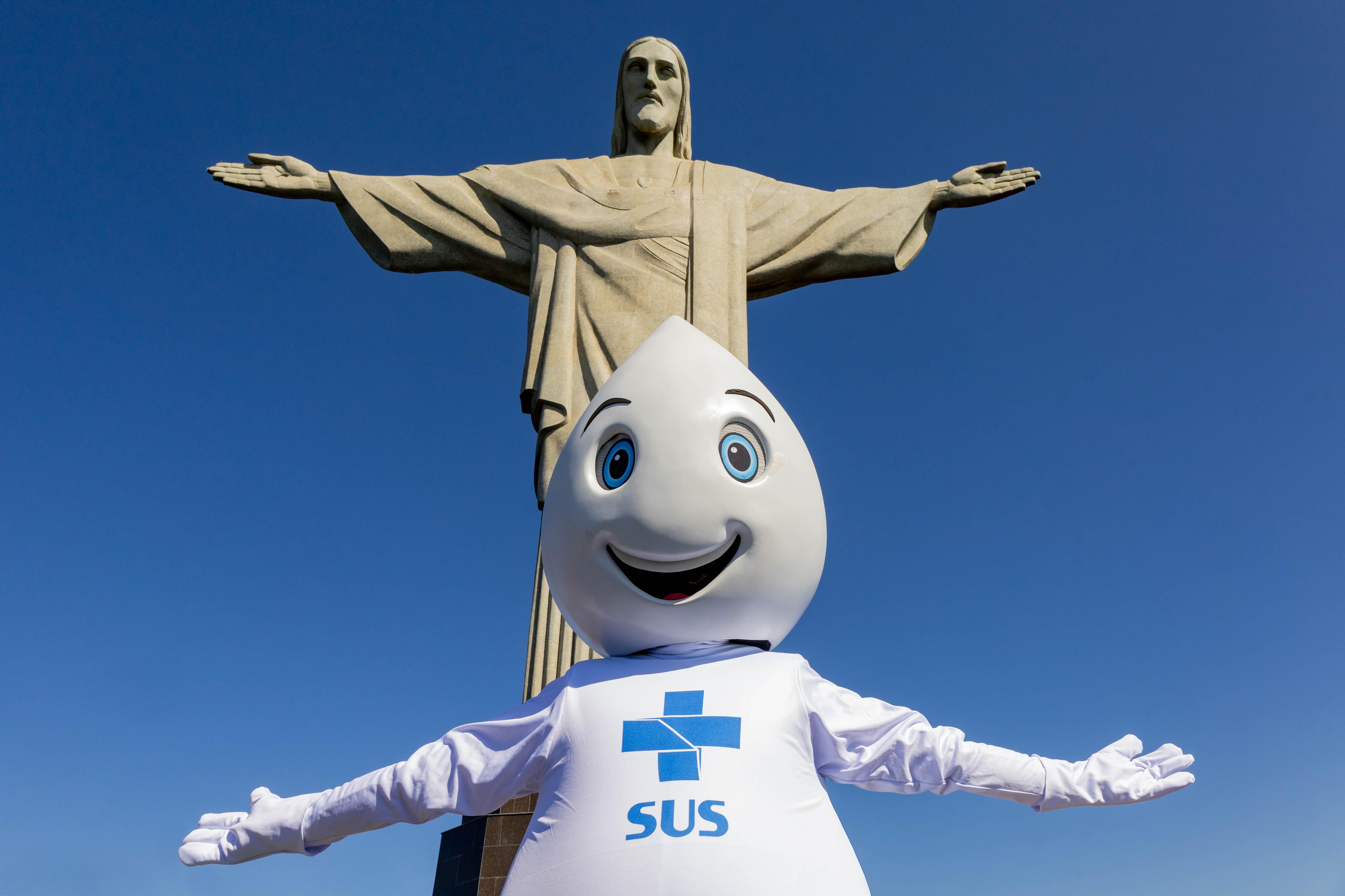 Santuário Cristo Redentor recebe visita de Zé Gotinha em dia de vacinação no Centro de Visitantes Paineiras