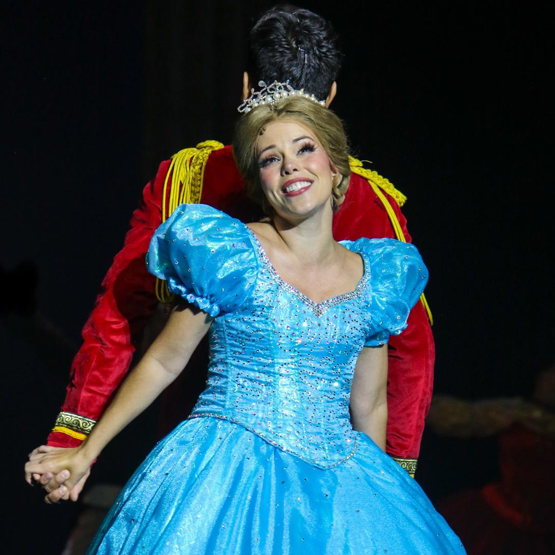 Santuário leva 1000 crianças para assistirem Cinderella - O Musical