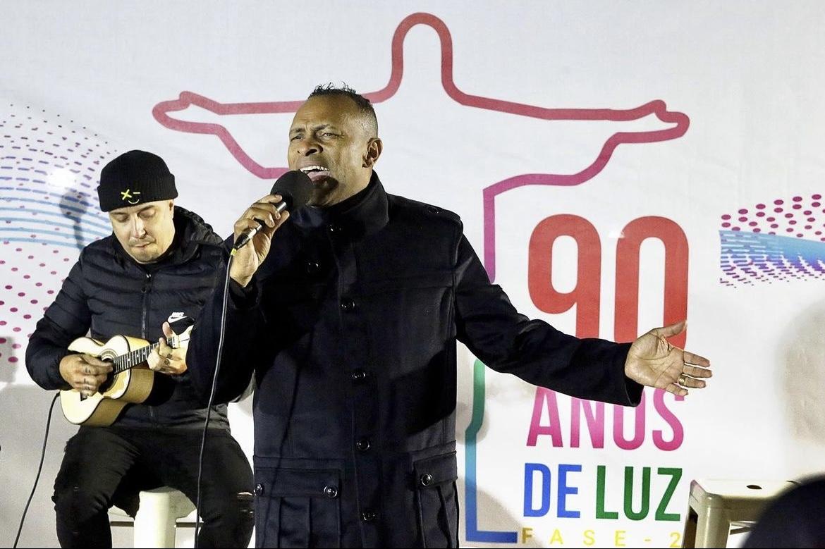 Show de luzes no Cristo Redentor em alusão ao Dia Mundial do Meio Ambiente