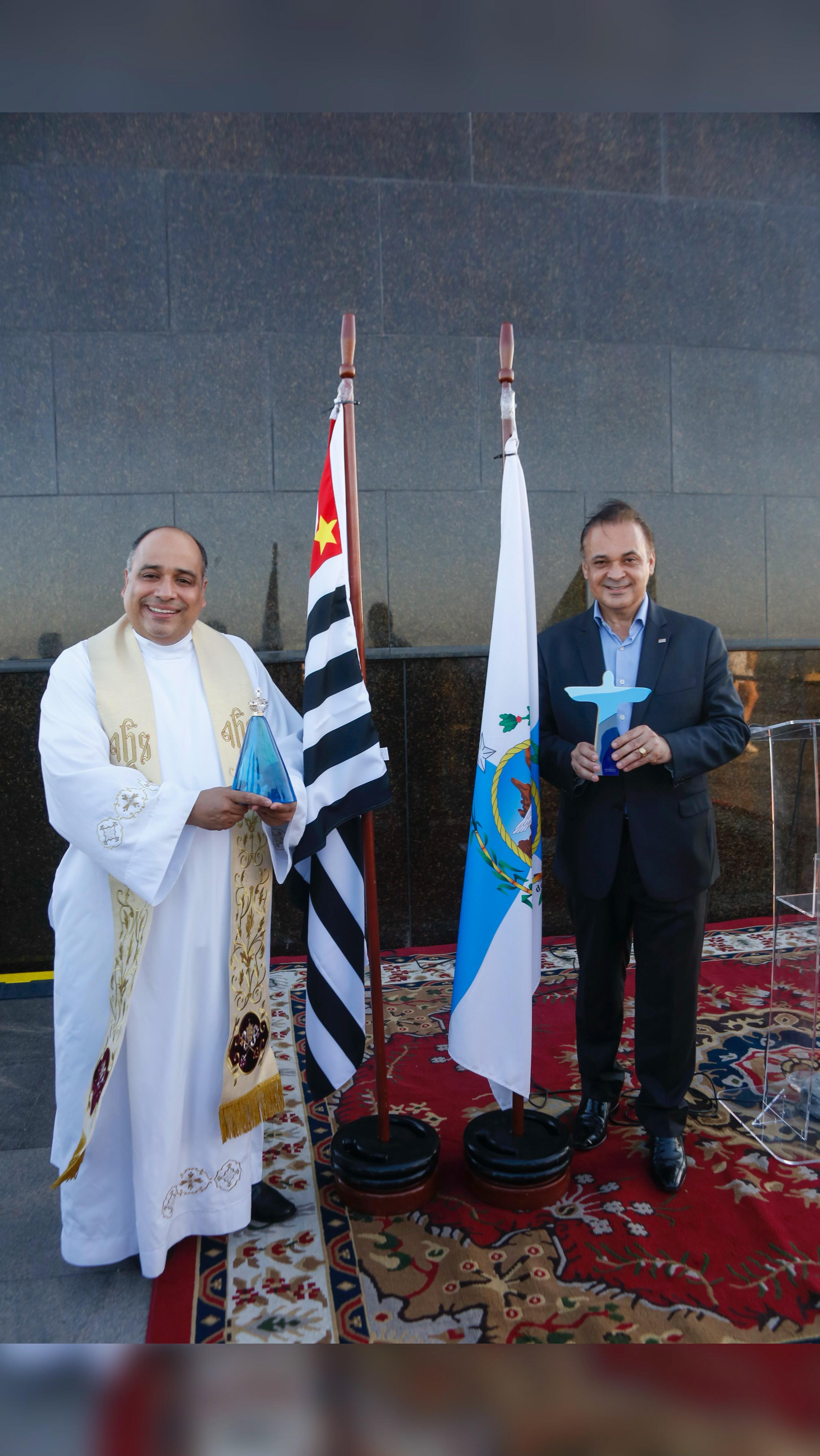 Símbolos religiosos: união entre Cristo Redentor e Santuário Nacional de Aparecida