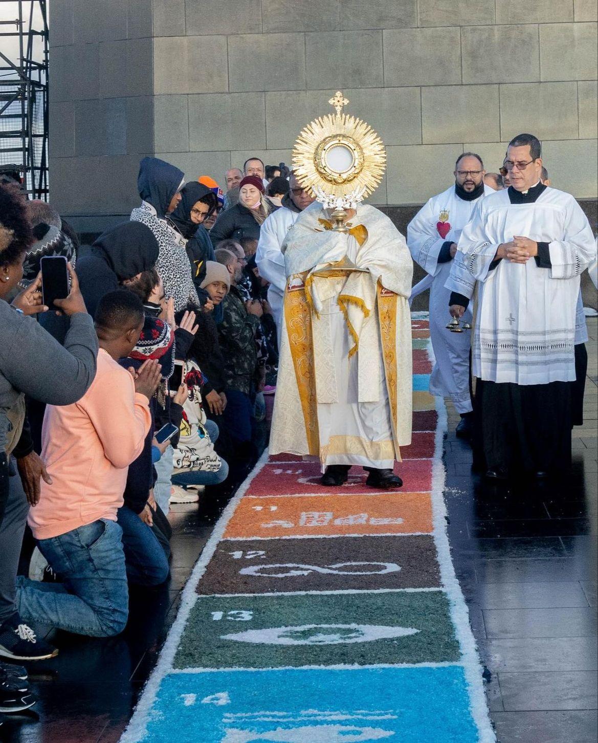 Tapetes Sustentáveis de Corpus Christi abrem Semana do Meio Ambiente no Santuário Cristo Redentor