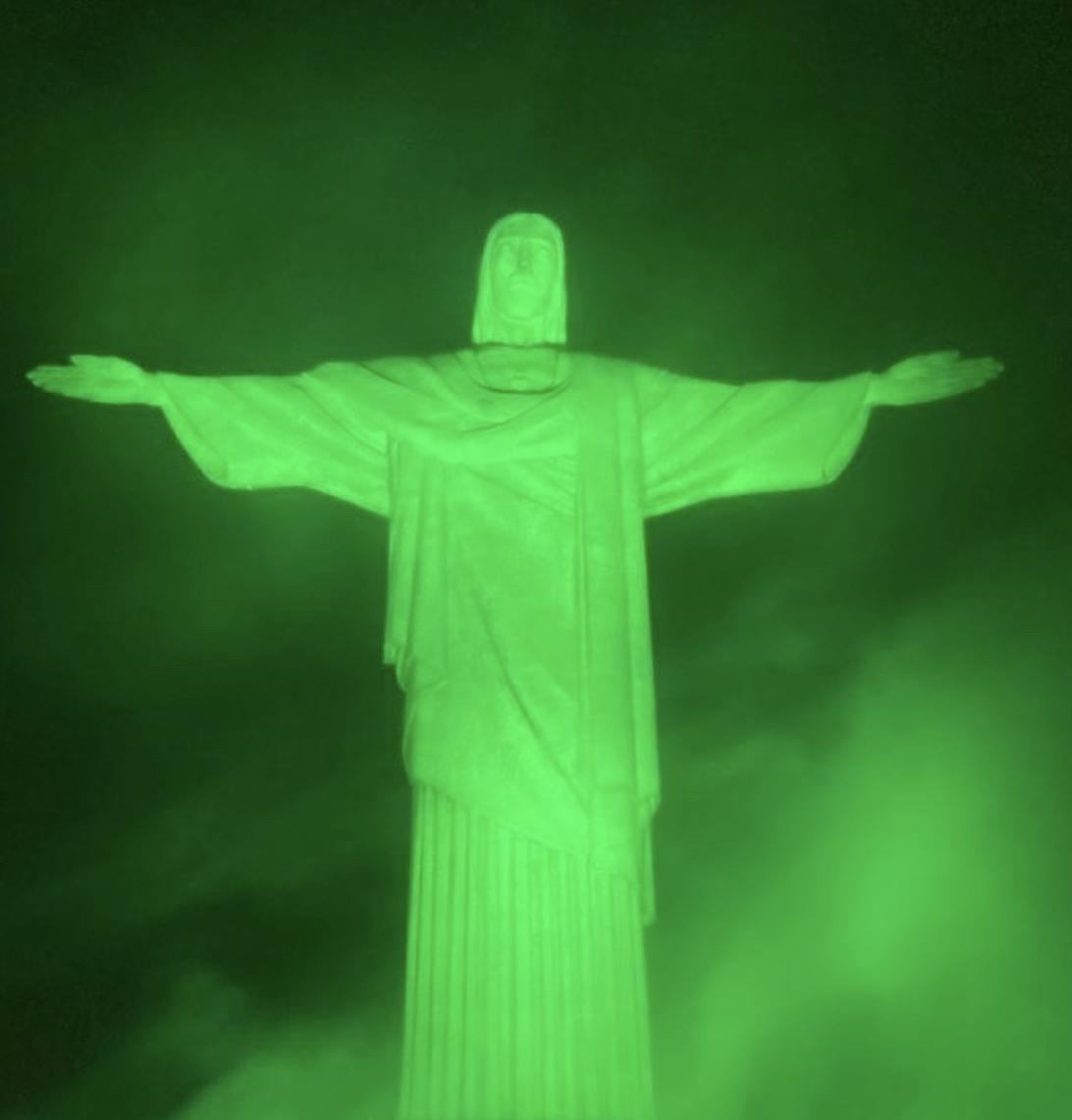 Cristo Redentor recebe iluminação especial pelo Dia Mundial em Memória às Vítimas de Acidentes e Doenças do Trabalho
