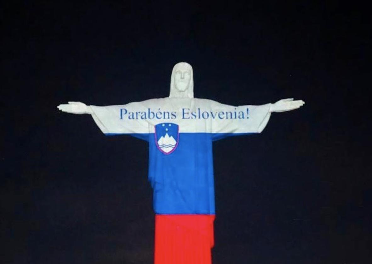 Cristo Redentor recebe projeção da bandeira da Eslovênia pelos 30 anos de independência do país