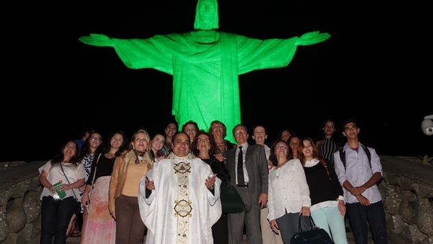 Cristo Redentor recebe iluminação especial em atenção ao glaucoma